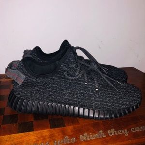 Yeezy boost 350 “Pirate Black” size 11 VNDS